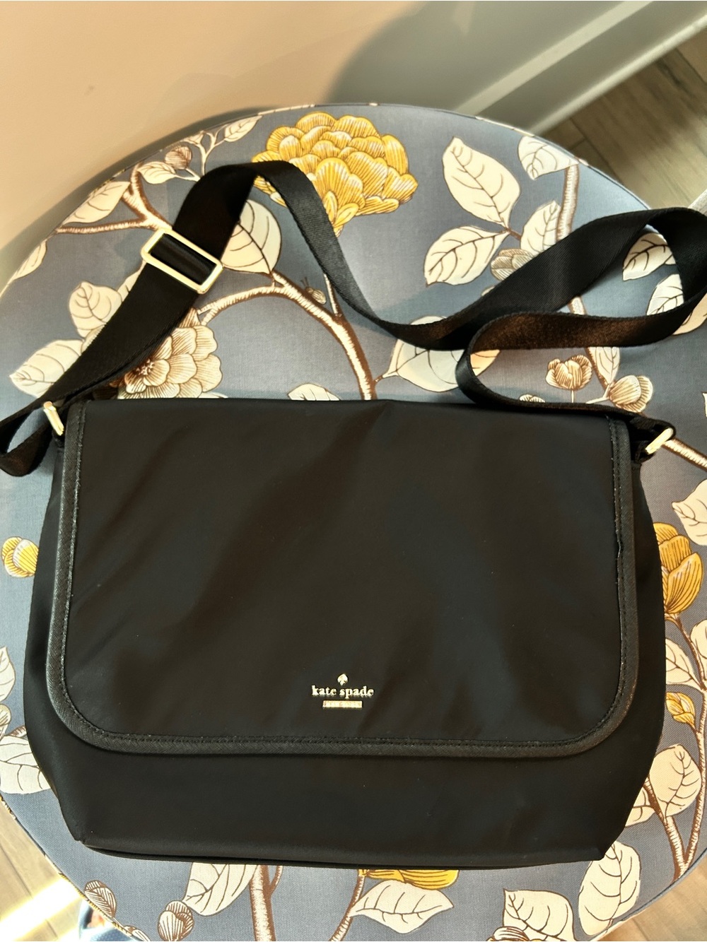 Kate Spade PXRU6005 Classic Nylon Black Shoulder Messenger Bag.